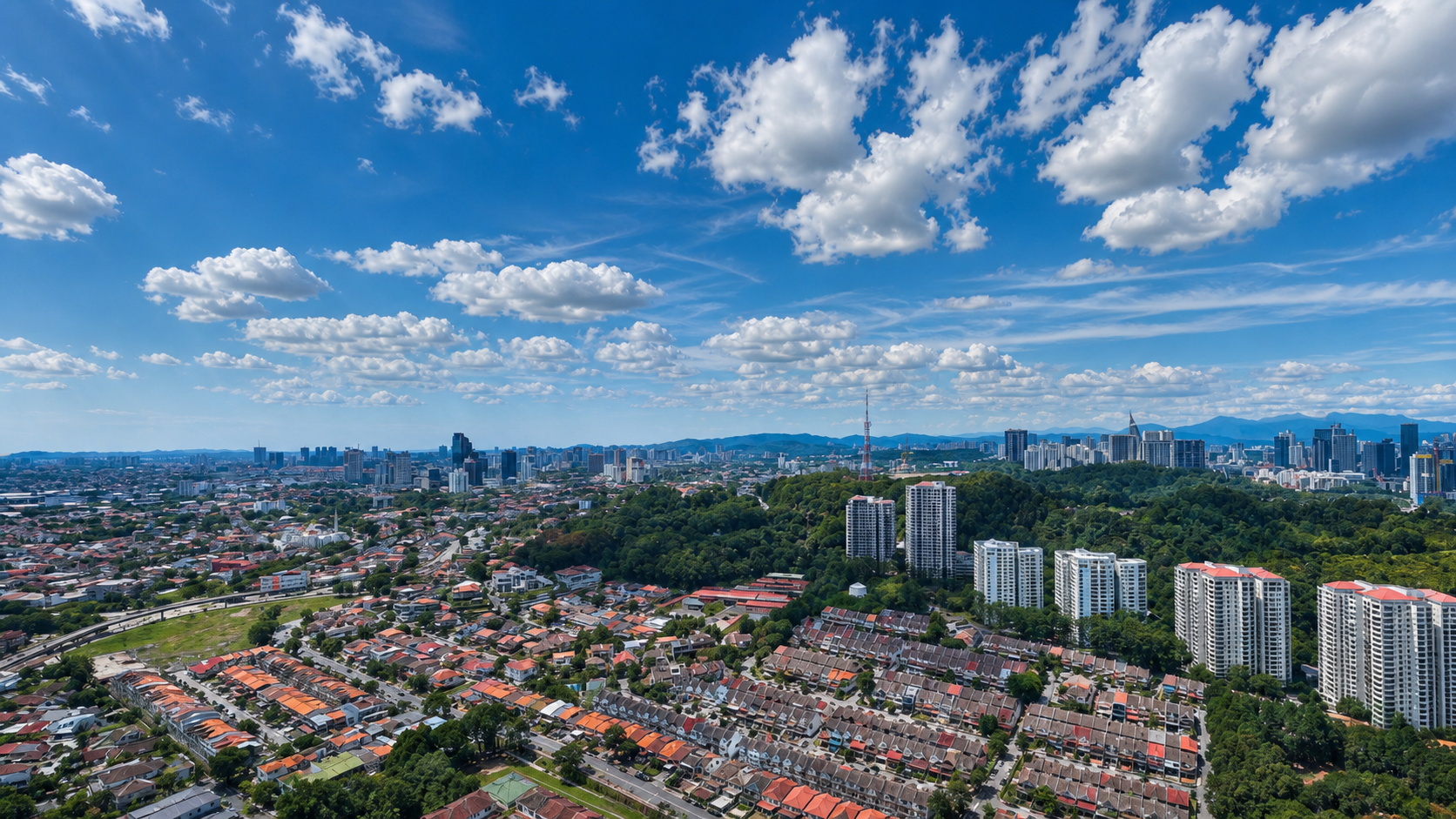 Panoramic city view from the M Aurora area